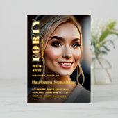 40e verjaardag Elegant Modern Magazine Goud Folie Uitnodiging (Staand Voorkant)