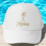 40e Verjaardag Gouden Folie en Witte Trucker Hat Trucker Pet<br><div class="desc">40th Birthday Faux Gold en White Birthday Trucker Hat voor haar.</div>