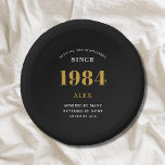 40e Verjaardag Naam 1984 Zwart Goud Elegant Chic Papieren Kommen<br><div class="desc">1984 Het plaatsen van de Normen Document Kommen: 40e Verjaardag Zwart Goud Elegant Chique het Dineren Ware. Vier een belangrijke mijlpaal met onze volledig aanpasbare 1984 Setting The Standards Paper Bowls. Verfraaid met een elegant zwart en goud design, deze kommen voegen een luxe touch aan de viering. Ideaal voor snacks,...</div>
