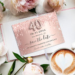 40e verjaardag roos gouden zilveren glitterdruppel save the date<br><div class="desc">Een meisje en trendy sparen de kaart van de Datum voor een 40e verjaardagsfeestje. Roos gouden gradiëntachtergrond versierd met roos goud en faux zilveren glitter, sparkles. Pas een datum en een naam/tekst aan en voeg deze toe. De tekst: Sparen de Datum wordt geschreven met een groot trendy hand lettered stijlmanuscript...</div>