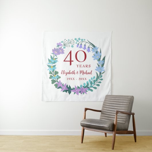 40e verjaardag Ruby Floral Bluebell Sering Krans Wandkleed (In situ)