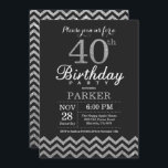 40e verjaardag uitnodiging zwart en zilver glitter<br><div class="desc">40e verjaardag uitnodiging met zwarte en zilveren glitter Chevron. Krijtbord. Verjaardag voor volwassenen. Man of Vrouwen Bday Uitnodigen. Voor verdere aanpassing klikt u op de knop "Aanpassen" en gebruikt u onze ontwerptool om deze sjabloon te wijzigen.</div>