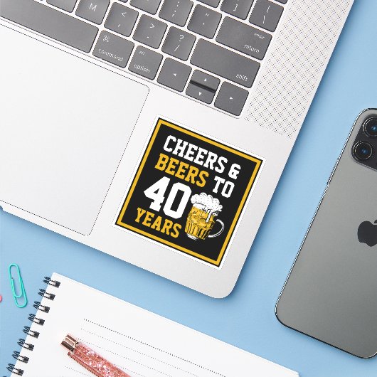 40e verjaardag van de Cheers & Beers tot 40 jaar Sticker (Laptop met iPhone)