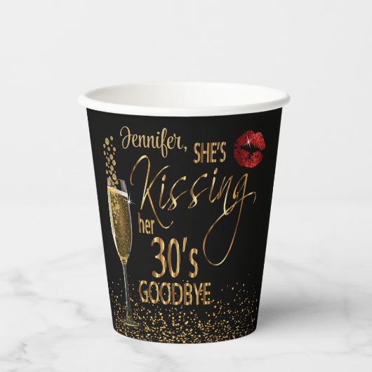 40e verjaardag - Ze kust haar 30's vaarwel Papieren Bekers (Voorkant)