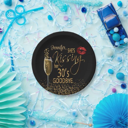 40e verjaardag - Ze kust haar 30's vaarwel Papieren Bordje (Feest)