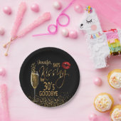 40e verjaardag - Ze kust haar 30's vaarwel Papieren Bordje (Feest)