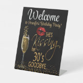 40e verjaardag - Ze kust haar 30's vaarwel Reclamebord Met Voetstuk (Voorkant)