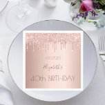 40e verjaardagsfeest roos gouden druppels servet<br><div class="desc">Een servet voor een meisjesachtig en glamoureus 40e verjaardagsfeestje. Een rozen gouden achtergrond met een faux roos gouden druppels,  verfdruppellook. De tekst: De naam is geschreven in donkergoud roos met een groot modern handgeschreven stijlschrift. Sjabloon voor naam,  leeftijd 40 en een datum.</div>