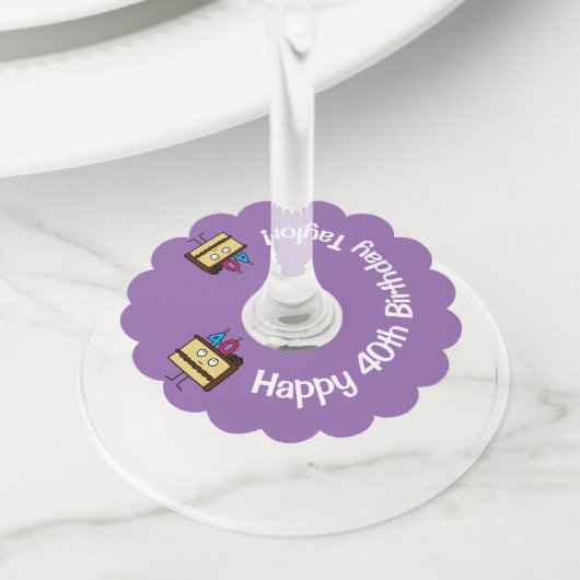 40ste verjaardagstaart met kaarsen Chocolade ijsje Wijnglaslabel (Dichtbij)