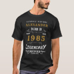 40th Birthday Add Jouw naam Born 1985 Legendarisch T-shirt<br><div class="desc">40e verjaardag geboren in 1985 Voeg jouw naam Tshirt toe. Bewerk de naam en het jaar met de opgegeven sjabloon. Een prachtige aangepaste zwarte verjaardag Tshirt. Meer geschenken en feestartikelen beschikbaar met het "Legendary" -ontwerp in de winkel.</div>