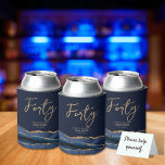 40th Birthday Beer Koelbox Sleeve Blikjeskoeler<br><div class="desc">Verbeter de ervaring van uw gasten met behulp van deze geïsoleerde bierbrouwerij. koelbox Het unieke en elegante ontwerp heeft een marineblauwe en gouden agaat geode slice randen en een typografie script dat zeker ieders aandacht zal trekken. Dit stijlvolle en trendy ontwerp is een geweldige aanvulling op elk collectie van barware...</div>