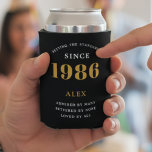 40th Birthday Name 1982 Black Gold Elegant Chic Blikjeskoeler<br><div class="desc">Een gepersonaliseerde elegante koelbox die gemakkelijk is aan te passen voor die speciale verjaardagsfeestgelegenheid.</div>