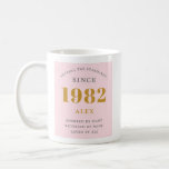 40th Birthday Name 1982 Pink Grey Elegant Chic Koffiemok<br><div class="desc">Een gepersonaliseerde elegante koffie-mok die gemakkelijk kan worden aangepast voor die speciale gelegenheid.</div>