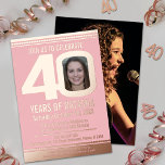 40th Birthday party dusty roze goud folie foto Folie Uitnodiging<br><div class="desc">Vet eenvoudige grafische schemerroze, en de gouden folie van het roos of uw eigen folie fotomalplaatje 40e van de verjaardagspartij. Pas deze bekabelde mijlpaalverjaardagsuitnodiging aan met de details van uw verjaardagsfeestdag, en foto's van uw verjaardagsmeisje in het midden van 0 op 40 en één volledige foto aan de achterzijde. Andere...</div>