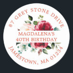 40th Birthday Roos Floral Retour Adres Label<br><div class="desc">Voeg een speciaal tintje toe aan uw verjaardagsuitnodigingsenveloppen met dit elegante ronde ontwerp. Het beschikt over een waterverf rode en roze rozenbloem in het midden. Donkergroene bladeren geven het een rustieke botanische sfeer. De naam en verjaardag wordt geschreven over het midden op een witte strook, en het adres wordt toegevoegd...</div>