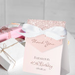 40th Birthday roos Gold glitter glam bedankt Bedankdoosjes<br><div class="desc">Elegant,  klassiek,  glamoureus en meisje voor een veertigjarig feest. Roos goudmeter,  gradiëntachtergrond. Met de tekst: 40th Birthday en Dank u schreef met een modern donker roos gekleurd hand lettered stijlmanuscript. Sjabloon voor naam en datum.</div>
