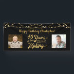 40th Verjaardag Retro Zwart Goud String Lights Fot Spandoek<br><div class="desc">Show Vier een 40ste verjaardag met dit zwarte en gouden feestbanner bord met snaarlampen met een retro typografie titelontwerp van 40 JAAR IN DE MAAK dat hun geboortejaar als onderdeel van het ontwerp, 2 foto's (leuk om Toen en Nu foto's op te nemen) en uw gepersonaliseerde aangepaste bericht (de voorbeeldfoto's...</div>