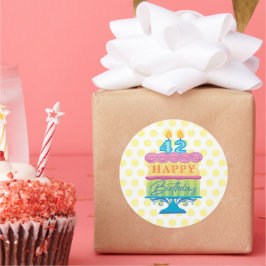42e Happy Birthday Cake Yellow Stippen Ronde Sticker