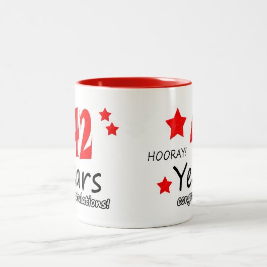 42e verjaardag, 42 jaar bruiloft Jubilea Tweekleurige Koffiemok (Center)