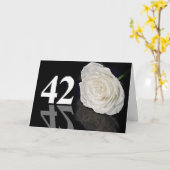 42e verjaardag Kaart met een witte roos (Gele Bloem)