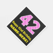 42e verjaardag: roze strepen en harten "42" + naam servet (Hoek)