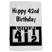 42e verjaardag zwarte odometer medium cadeauzakje (Voorkant)