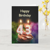 43e verjaardag met cake en kaarsen kaart (Gele Bloem)