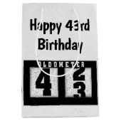 43rd Birthday Black Odometer Medium Cadeauzakje (Voorkant)