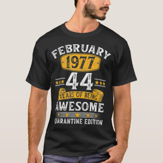 44 jaar oud cadeau februari 1977 44e verjaardag Qu T-shirt