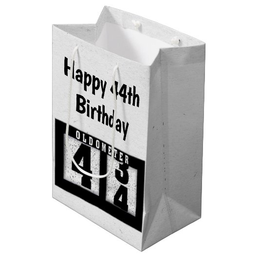 44e Birthday Black Odometer Medium Cadeauzakje (Voorkant Gekanteld)