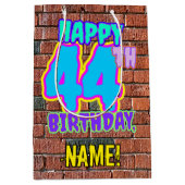 44e verjaardag: Fun, Urban Graffiti geïnspireerd K Medium Cadeauzakje (Voorkant)