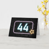 44e verjaardag Neon Sign On Brick Wall Kaart (Gele Bloem)