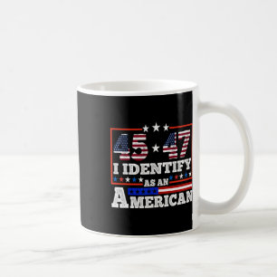 45 47 Ik identificeer me als een Amerikaanse Trump Koffiemok