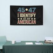 45 47 Ik Identificeer Me Als Een Amerikaanse Vlag Spandoek (Beurs)