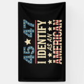 45 47 Ik Identificeer Me Als Een Amerikaanse Vlag Spandoek (Verticaal)