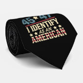 45 47 Ik Identificeer Me Als Een Amerikaanse Vlag  Stropdas (Opgerold)