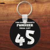 45 jaar oud weet je wat Funnier 44 is Sleutelhanger (Voorkant)