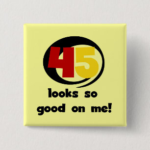 45 Ziet er zo goed uit voor mij T shirten en cadea Vierkante Button 5,1 Cm