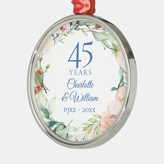 45e 65e Huwelijksjubileumrozen Bloemenslingers Metalen Ornament (Links)