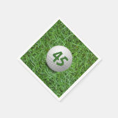 45e verjaardag golfbal op gras servetten (Hoek)