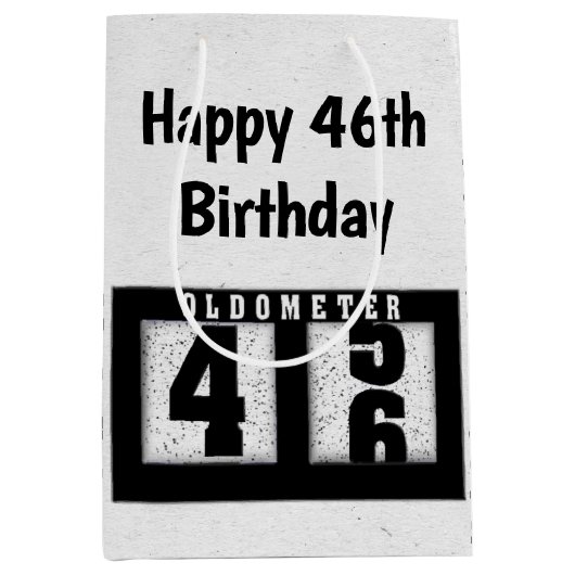 46th Birthday Black Odometer Medium Cadeauzakje (Voorkant)
