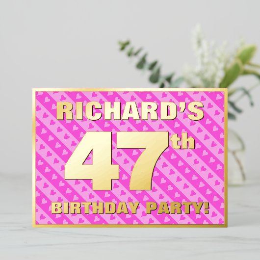 47e Birthday Party — Fun roze harten en stripes Folie Uitnodiging (Staand Voorkant)