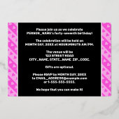 47e Birthday Party — Fun roze harten en stripes Folie Uitnodiging (Achterkant)