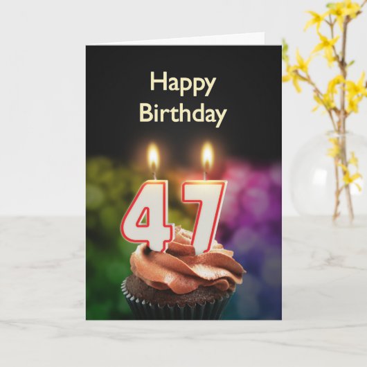 47e verjaardag met cake en kaarsen kaart (Gele Bloem)