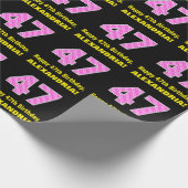 47e verjaardag: roze strepen en harten "47" + naam cadeaupapier (Hoek)