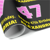 47e verjaardag: roze strepen en harten "47" + naam cadeaupapier (Rol Hoek)