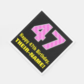 47e verjaardag: roze strepen en harten "47" + naam servet (Hoek)