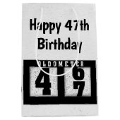 47th Birthday Black Odometer Medium Cadeauzakje (Voorkant)