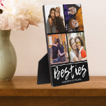 4 Foto Collage Besties BFF Names Black Fotoplaat<br><div class="desc">Een moderne fotocollage plaque als cadeaus voor beste vrienden,  gepersonaliseerd met hun namen en 4 foto's.</div>