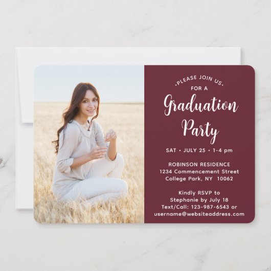 4 Foto Maroon en wit Script Graduation Party Kaart (Achterkant)